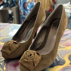 Sofft Brown Suede Heels with Bow Accent
